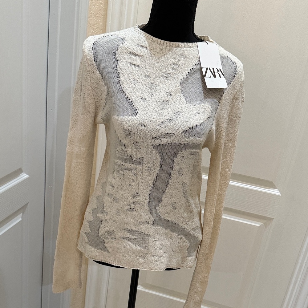 Zara Cream and Light Gray Abstract Knit Sweater